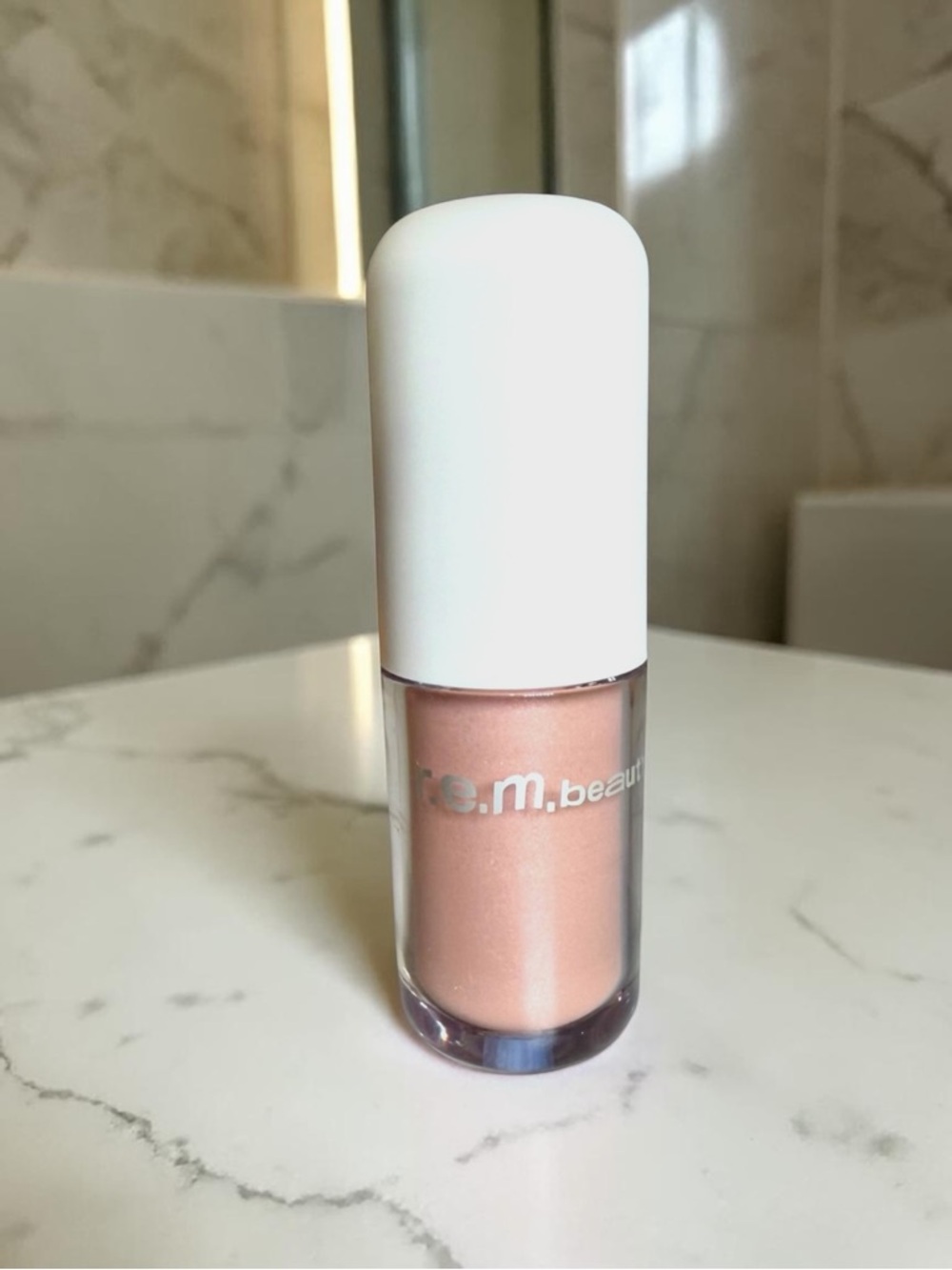 r.e.m. Liquid Eye Shadow